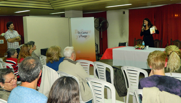 El lanzamiento del libro se llevó a acbao en una de las salas de la casa de la Cultura de Escobar.