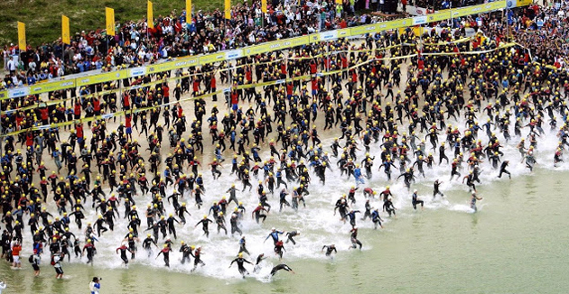 La competencia incluyó kilómetros de nado a mar abierto.