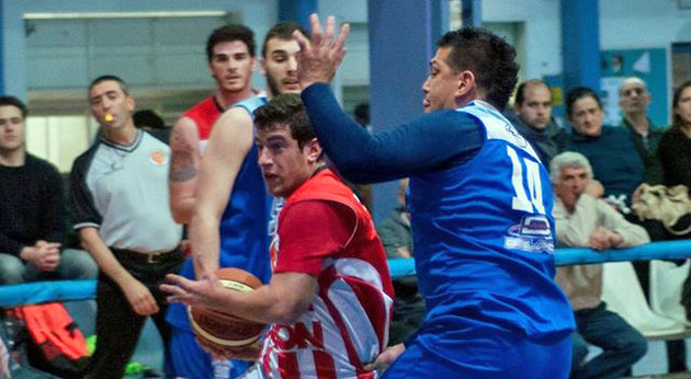Debut en falso. Sportivo luchó, pero no pudo hacerle frente a Regatas de San Nicolás. (Foto: Archivo)