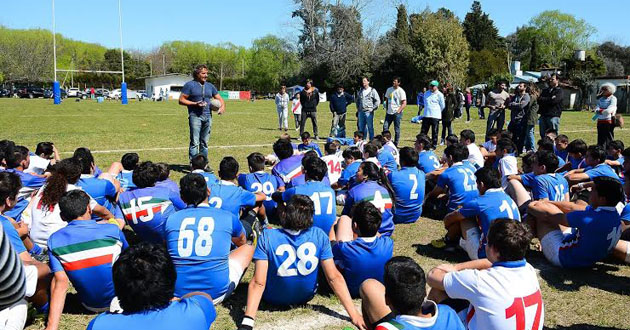 Palabra de Puma. Serafín Dengra transmitió sus experiencias con la camiseta celeste y blanca.
