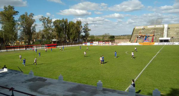 Derrota casera. La tarde soleada no pudo ser testigo de otra victoria de Armenio. Italiano, gracias a Archubi, se llevó los tres puntos. (Foto: Twitter @totopaez).
