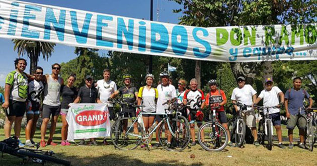 Bienvenida. Don Ramón y su equipo fueron recibidos con un pasacalle en Escobar.