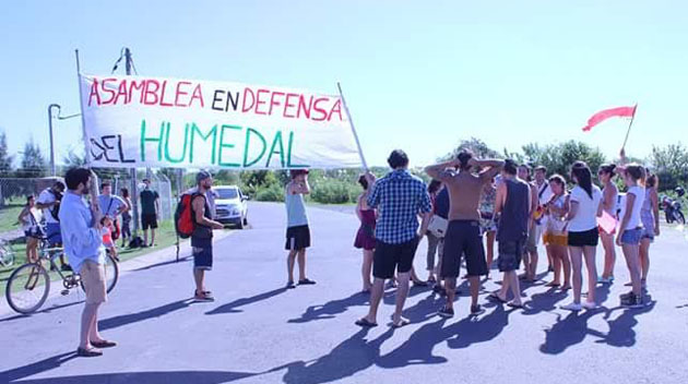 Manifestación. La Asamblea en Defensa del Humedal realizó la caravana para denunciar a los barrios privados de Eidico.