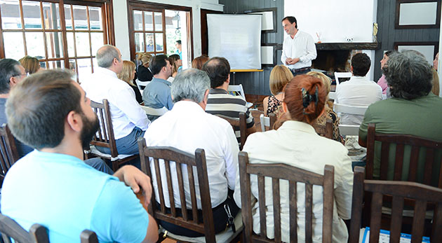 Articular políticas.