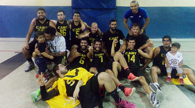 Campeones. El plantel auriazul celebra el campeonato (Foto: Facebook Boca del Tigre).