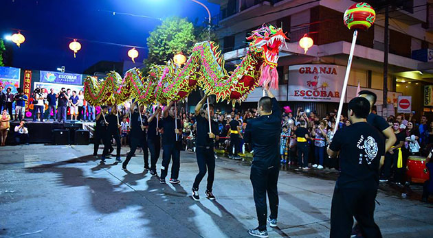 Un clásico. La danza del león y el dragón formó parte de la celebración del Año Nuevo Chino.